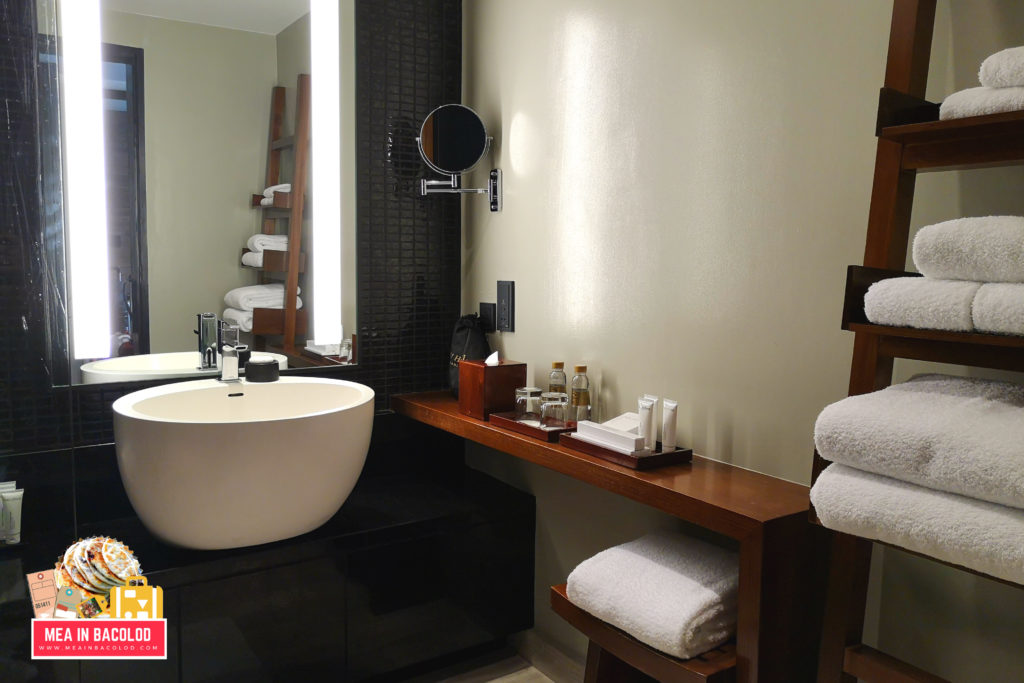 Nobu Hotel Manila City of Dreams - Hotel Review - Mea in Bacolod: Nobu Deluxe Bathroom