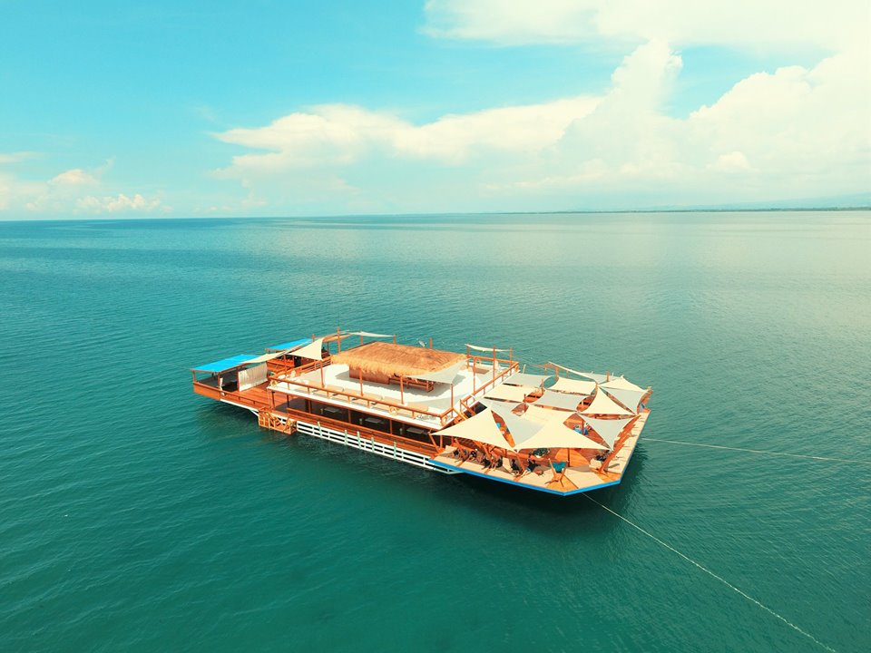 TawHai Floating Bar - First Floating Bar in Asia